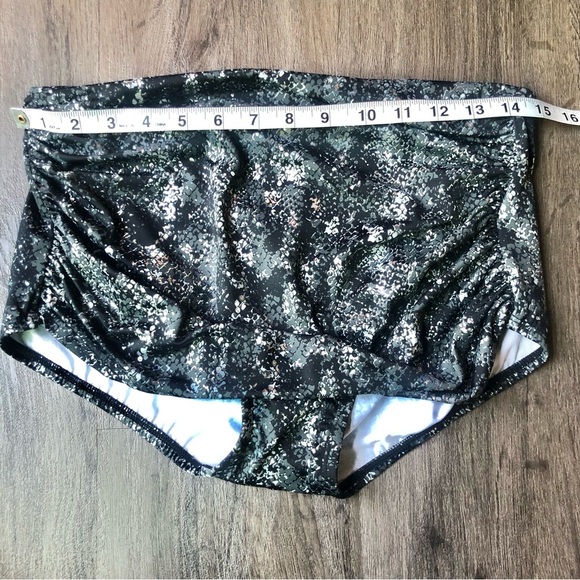 Miraclesuit 2 Piece Bikini Swimsuit Size 36DD Black Snakeskin Underwire Surplice - Picture 4 of 9